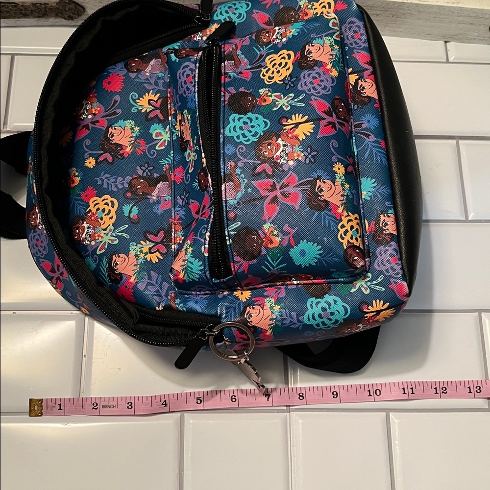 Disney Encanto backpack - Picture 9 of 10